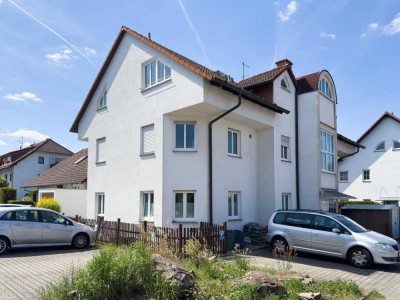 Stilvolle 2-Zimmer-DG-Wohnung mit Balkon und EBK in Rödermark