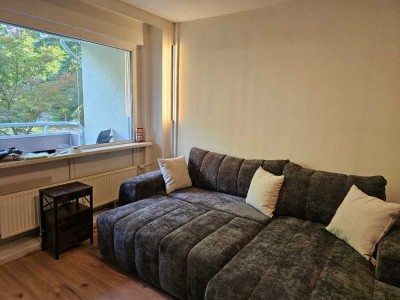 Frisch renovierte Einraumwohnung mit hochwertiger Ausstattung, Balkon & PKW-Stellplatz