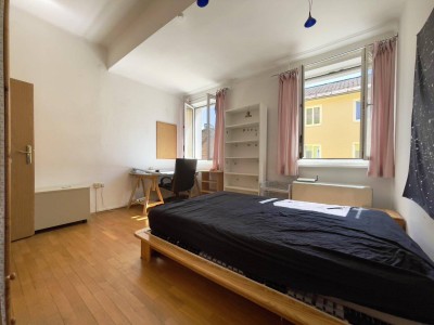 2 Zimmer, Galerie &amp; Lift ganz nah beim Bahnhof!