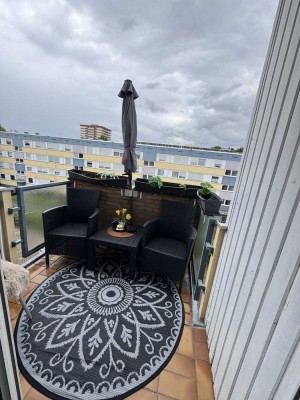 Gut geschnittene 3- Zimmer- Wohnung mit Balkon!