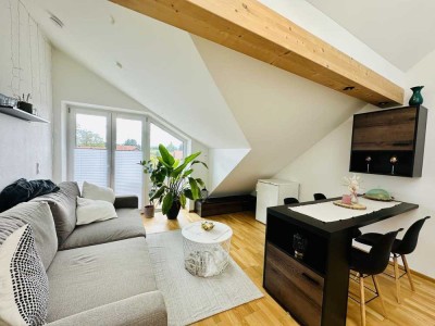 BERGBLICK - ZENTRAL - HELL - 2-Zimmer Dachgeschosswohnung mit Balkon in Hohenfurch