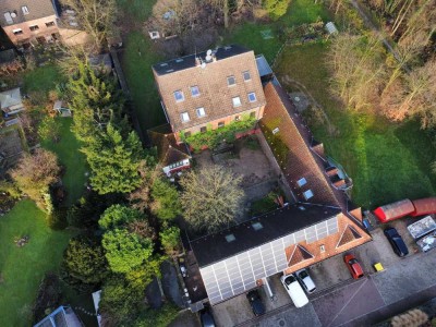 Modernes Wohnen - kernsanierte DG-Wohnung mit Klimaanlage, Gartenmitnutzung