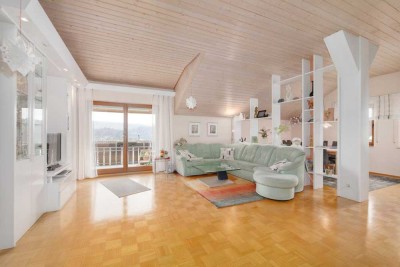 Seltene Gelegenheit! 
Stilvolle 3,5-Zimmer-DG-Wohnung mit Kamin und Garage und toller Aussicht!