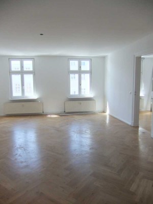 Lichtdurchflutete Altbauwohnung nähe Kulturbrauerei. WOHNEN AUF ZEIT FÜR 4 JAHRE!!