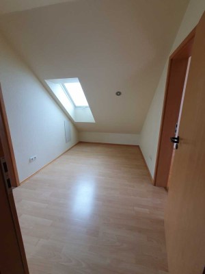 Gepflegte 2-Zimmer Dachgeschosswohnung in Neu-Anspach