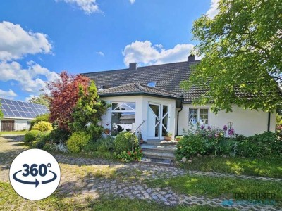 Dr. Lehner Immobilien NB - 
Exklusives Landhaus in Fast-Alleinlage