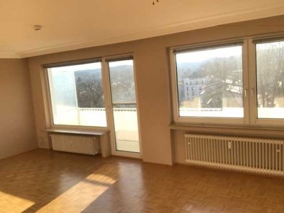 Aachen-Süd, Eupener Str., helle, gepflegte 3-Raum-DG-Wohnung mit herrlicher Aussicht