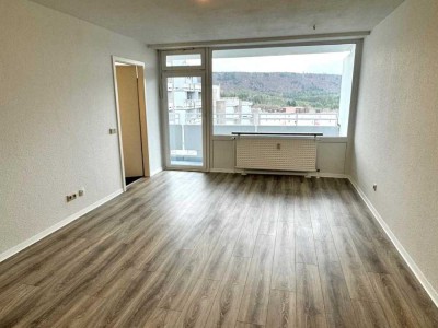 Hellgrauer LAMINAT * Balkon + einziehen und WOHLFÜHLEN - Hochhaus in grüner Betzenberglage