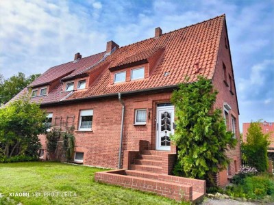 Schöne Doppelhaushäfte zu sehr attraktivem Preis !