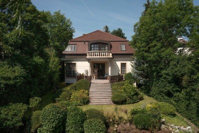 Luxuriöse Familienvilla mit Panoramablick