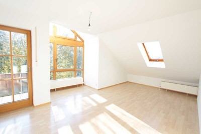 FREI! Sonnige Dachgeschoss-Wohnung mit 3 Räumen+ausgeb. Dachspitz+Loggia+hellem Bad+EBK an der Amper