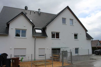 3-Zimmer-Wohnung mit EBK, Balkon, Keller und Carport