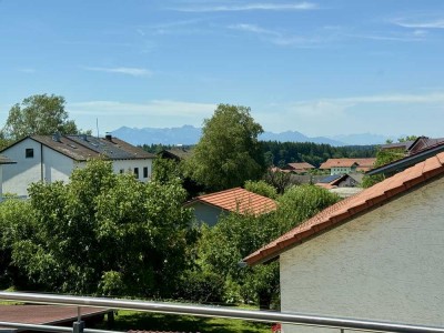 Traumhafte Dachgeschoss-Wohnung großem Südbalkon und Bergblick