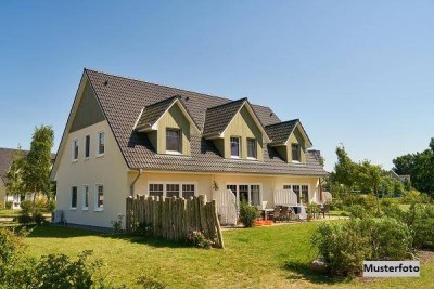 +++ Reihenhausanlage mit Stellplätzen +++