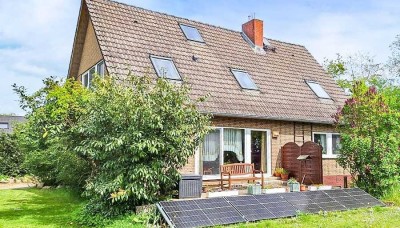 Einfamilienhaus mit Einliegerwohnung und großem Garten in ruhiger Waldrandlage von Mölln!