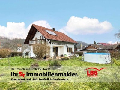 Beziehbares Einfamilienhaus mit Einbauküche, Ofen, Solar+Garage