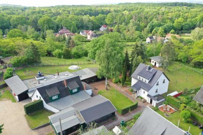Traumhaftes Grundstück mit Blick ins Grüne – Ruheoase mit Wohn- und Werkstattgebäuden