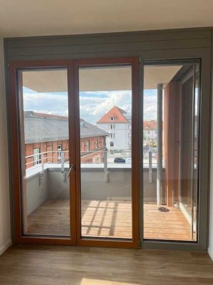 R E S E R V I E R T | ERSTBEZUG! LETZES HAUS! Größere 4-Zimmer-Wohnung mit 2 Bädern und West-Loggia