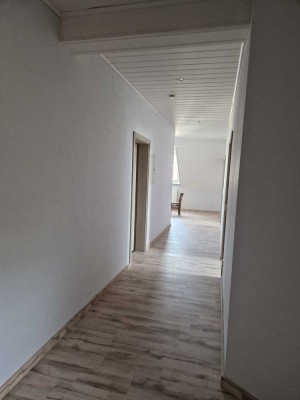 Attraktive und vollständig renovierte 2,5-Zimmer-Dachgeschosswohnung in Morbach