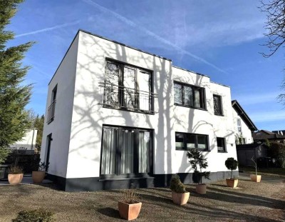 Schönes, freistehendes Einfamilienhaus mit Garage in toller zentraler Lage!