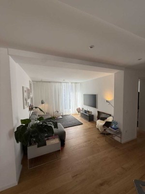 Hochwertige Dachgeschosswohnung im ruhigen Hinterhof