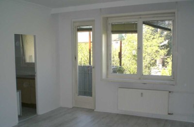 Charmante 1-Zimmer-Wohnung mit Balkon in Berlin-Spandau - bezugsfrei!