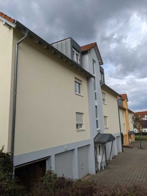 Ansprechende 3-Zimmer-DG-Wohnung mit Einbauküche und Garage in Pfullendorf