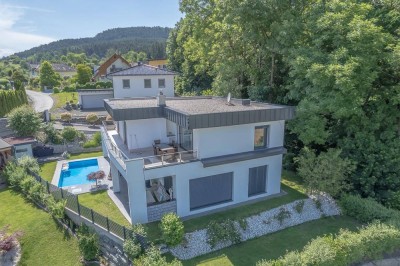 Modernes Architektenhaus mit Pool