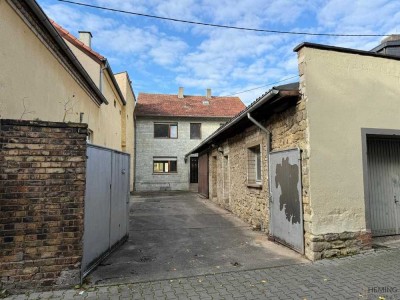 HEMING-IMMOBILIEN -  Sie werden überrascht sein... sanierungsbedürftiges Haus mit tollem Garten