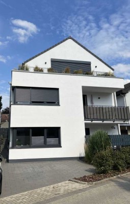 Stilvolle 3-Zimmer-Terrassenwohnung mit gehobener Innenausstattung mit EBK in Stommeln