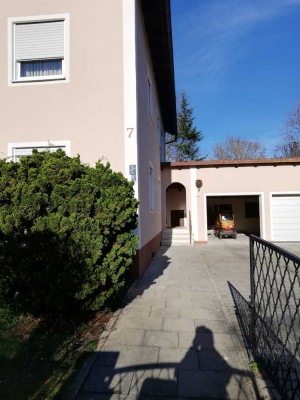 Attraktive 3-Zimmer-Wohnung mit Balkon und EBK in Mintraching