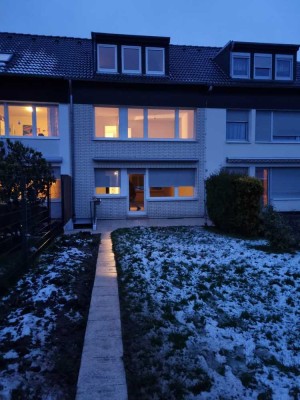 Sonniges Modernes Einfamilienhaus mit 5 Zimmern am See und an der Grenze von Düsseldorf