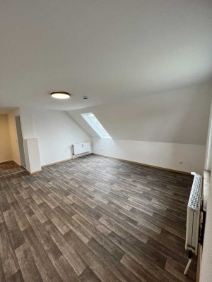 gut ausgestattete leerstehende 1-Zimmer-Wohnung mit Einbauküche