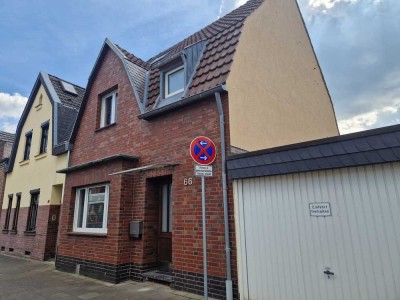 Modernisiertes Einfamilienhaus mit 5 Zimmern, Innenhof & Garten in Frechen-Bachem