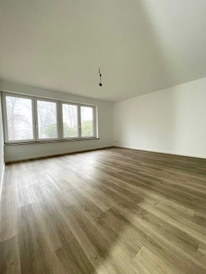 Doppelhaushälfte vollsaniert in Waldrandlage mit Veranda, Terrasse und Souterrain