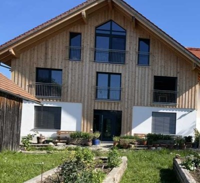 Schöne Moderne Dachgeschosswohnung in ruhiger Einzellage