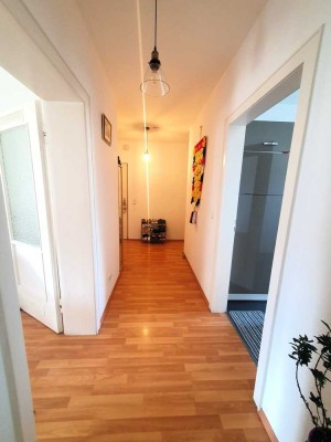Bonn-Friesdorf: Miete rein, Sorgen raus – Wohnung mit Potenzial und Charme bereit für Ihr Portfolio!