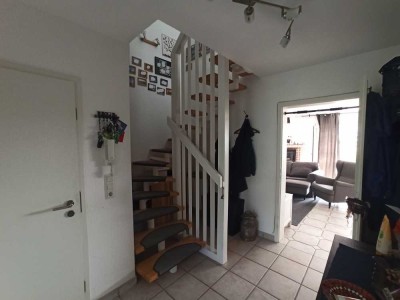 Helle 4-Zimmer-Maisonette-Wohnung mit Dachterrasse, Kamin, Garage + Stellplatz