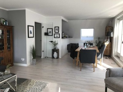 ** RESERVIERT ** 4 Zimmer DG-Wohnung mit Dachterrasse in fußläufiger Nähe zur Innenstadt