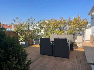 Stadtleben mit Weitblick: Stilvolle Maisonette mit Dachterrasse