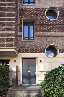 Trendlage Derendorf: 3-Zi-Whg. im 3. OG (Lift). Wohnküche + EBK. 2 Bäder. Sonnenbalkon. TG möglich.
