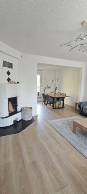 "Charmante Doppelhaushälfte in Geislingen | Kernsaniert | 7,5 Zimmer | Garage | Juli 2025