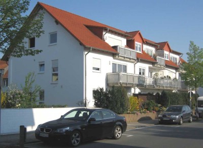 Großzügige Wohnung mit dreieinhalb Zimmern, Westbalkon und Einbauküche in Darmstadt