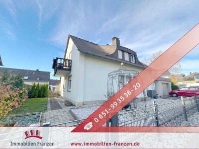 Bitburg: Gepflegtes Einfamilienhaus mit zwei flexibel nutzbaren Wohneinheiten, Balkon, Garten und Ga