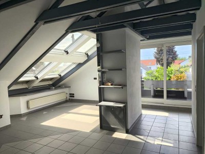 Helle 2-Zimmer-Dachgeschosswohnung mit Charme