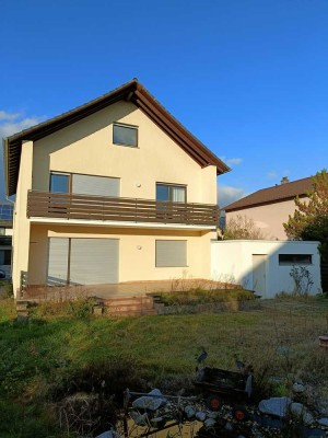 Freistehendes Haus mit 2 Wohnungen, großem Garten und Sauna