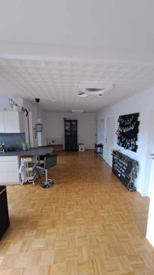Attraktive 4-Zimmer-Dachgeschosswohnung mit gehobener Innenausstattung mit Balkon und EBK in Lünen