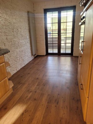 *** Schöne renovierte zentrale 2-Zimmer-Wohnung mit Balkon - provisionsfrei-Berenbostel-Zentrum***