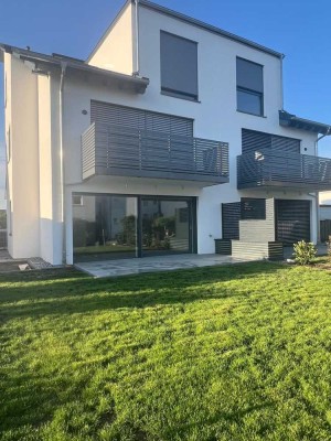Neubau-Rarität in Bestlage: Vier-Zimmer Wohnunikat mit Stil und Substanz