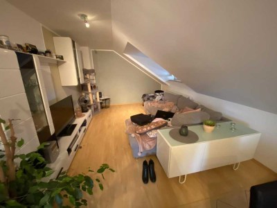 Zwei Zimmer Küche Bad mit Dusche o. Balkon teilmöbliert